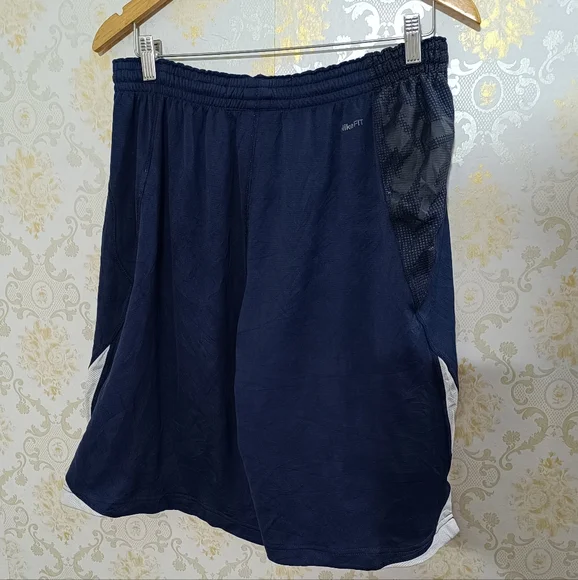 Nike - Picture 4 of 5